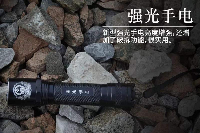 新標強光手電3.jpg